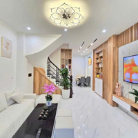 Bán Nhà Trần Thái Tông-Cầu Giấy51,6 M2,Lô Góc,5 Tầng View Đẹp, Nhiều Tiện Ích,Chỉ Có 15,3 Tỷ