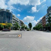 Cho Thuê Nhà Phố - Biệt Thự Kinh Doanh Đường Nguyễn Thị Thập - Quận 7, Có Thang Máy, Full Nội Thất