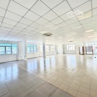 Hot!!! Phòng 300 M2 Ngay Trung Tâm Giá Chỉ 40 Triệu/Tháng. Lh: Office Danang 0935 999 438