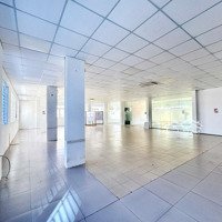 Hot!!! Phòng 300 M2 Ngay Trung Tâm Giá Chỉ 40 Triệu/Tháng. Lh: Office Danang 0935 999 438