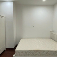 Cho Thuê Căn Hộ 2 Phòng Ngủ 109M2, Royal City, 20 Triệu, View Đẹp, Q.thanh Xuân, Hn