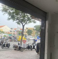 Nhà Mặt Tiền Đường Lớn, Ngay Giao Lộ, Dễ Nhận Diện Được Thương Hiệu; Lề Đường Rộng 4 - 6M