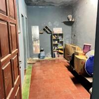 Cho thuê căn hộ Tập thể tầng 3, 70m2, 2 tầng, 2 ngủ, 1 vệ sinh, 5 Triệu/tháng