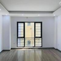 Bán gấp nhà Đê La Thành, Đống Đa, nhà đẹp thang máy, ngõ rộng thoáng