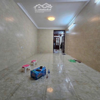 Tập Thể Tầng 1, Kinh Doanh, Ô Tô Đỗ Cửa, Vài Bước Ra Mặt Phố Lớn