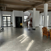 Cho Thuê Shophouse Đã Hoàn Thiện Có Thang Máy, Diện Tích 300M2. Liên Hệ: 0935 777 923