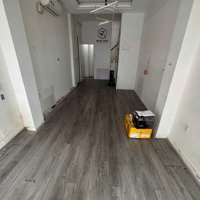 Cho Thuê Nhà Phố Mặt Tiền Nguyễn Thiện Thuật Q3. Dt: 3X9M. Trệt, 3 Lầu. Nhà Trống. Giá: 25 Triệu/Tháng
