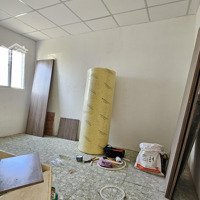 Phòng Máy Ít Nội Thất, Có Cửa Sổ, Sân Nhỏ 20M2