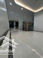 Cho Thuê Nhà Mặt Phố Huỳnh Thúc Kháng - Đống Đa Diện Tích: 90 M2 X 5 Tầng