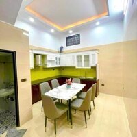 Bán Nhà Giáp Bát - Giải Phóng , DT 59M2 , Gia hơn 7 Tỷ , oto đỗ cổng