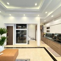 Nhà Đẹp Cầu Giấy - Cần Bán Ngay, Phân Lô Ô Tô, 73M2X7 Tầng Thang Máy, Full Nt Đẹp, Lô Góc 3 Thoáng