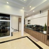 Nhà Đẹp Cầu Giấy - Cần Bán Ngay, Phân Lô Ô Tô, 73M2X7 Tầng Thang Máy, Full Nt Đẹp, Lô Góc 3 Thoáng