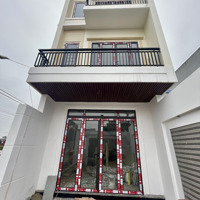 Bán Nhà Nhà Sân Cổng Đường Rộng 10M Oto Tránh Nhau
