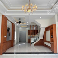 Bán Nhà Mặt Phố Đt 743C, 5,35 Tỷ, 70M2, Nhiều Tiện Ích, Đẹp, Dĩ An, Bình Dương
