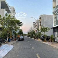 Bán Đất Vị Trí Đẹp Giá Chỉ 2Tỷ950 Kdc Phú Hồng Thịnh 9, Dĩ An Gần Làng Đhqg