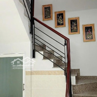 Bán Nhà Sát Phố Mỹ Hưng , 4 Lầu, Mới 100% Giá Chỉ 10 Tỉ, Sát Đường Lớn Nguyễn Thị Thập