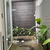 Nhà Phố Duy Nhất Đạt Tiêu Chuẩn 5 Sao Cực Đẹp, Thiết Kể Phong Cách Châu Âu, Chịu Được Siêu Bão