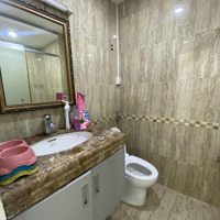 Cho Thuê Nhà 5 Tầng Mặt Tiền Nguyễn Thiện Thuật, Quận 3 Gần Chợ