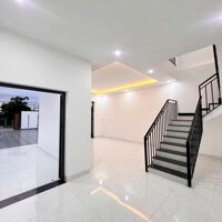 BIỆT THỰ SÂN VƯỜN SIÊU ĐẸP 6.5*30 GIÁP PHƯỜNG BỬU LONG
