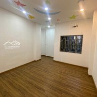 Cần Cho Thuê Mặt Tiền Hùng Vương Gần Nguyễn Tri Phương . Dt: 4 X 15M, 3 Lầu,. Liên Hệ: 0. 0901 38 30 38