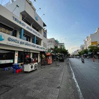Cần Cho Thuê Mặt Tiền Hùng Vương Gần Nguyễn Tri Phương . Dt: 4 X 15M, 3 Lầu,. Liên Hệ: 0. 0901 38 30 38