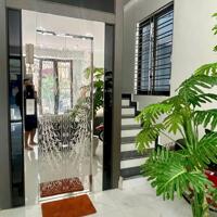 Cho thuê nhà khu phân lô Văn Cao, 3 p.ngủ, nội thất cao cấp.