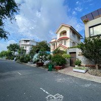 - Bán Gấp Lô Biệt Thự 316M2.Kdc Sadeco Phước Kiển A. Nhà Bè. Dt: 12X26M. Giá: 83 Triệu/M2. Liên Hệ: 0938888299