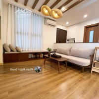 (Giá Thật) Chính Chủ Bán 65M2 + Căn Góc + Full Nội Thất Giá Bán 5 Tỷ 7 Chung Cư Cầu Giấy Center Point