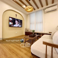 (Giá Thật) Chính Chủ Bán 65M2 + Căn Góc + Full Nội Thất Giá Bán 5 Tỷ 7 Chung Cư Cầu Giấy Center Point