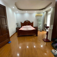 Quận 11, Nhà Mặt Tiền Đường Cư Xá Lữ Gia, Diện Tích Lớn, Có Sẵn Thang Máy, Có Gara Xe Hơi Riêng