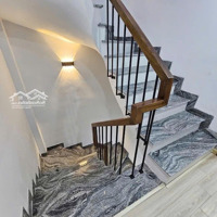 Bán Nr Phố Trạm Long Biên 32M X5 Tầng Cách 10M Ra Ô Tô Đỗ Giá Bán 5,8 Tỷ Gần Cầu Vĩnh Tuy Ở Víp