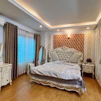 Bán Nhà Gần Công Viên Hoà Bình, Phố Phạm Văn Đồng