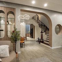 5 Tầng Sang Trọng Hiện Đại Mới Xây Có Thang Máy -Hẽm Xe Hơi8M Khu Sang Nguyễn Trọng Tuyển, Ngang Lớn 7M