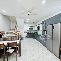 Nhà Xây Mới Mặt Phố Tây Mỗ - Thang Máy - Ô Tô Tránh - Đậu Đỗ Ngày Đêm Có Gara Oto