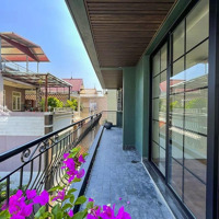 Căn Hộ Đầy Đủ Đồ Duplex 4 Phòng Ngủ Mới Tại Tây Hồ