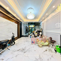 Ngôi Nhà 4 Tầng Cực Đẹp Có Thang Máy Tại Văn Cao