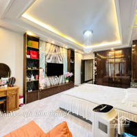 Ngôi Nhà 4 Tầng Cực Đẹp Có Thang Máy Tại Văn Cao