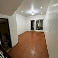 Cho thuê nhà làm CHDV Phố Hoàng Cầu, 5 tầng, 54m2, mt 4m, 6 ngủ, 26 triệu