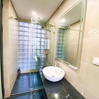 Căn Nhà Có Một Số Nội Thất Sân Vườn Cho Thuê Tại Hà Nội Nằm Ở Khu Vực Tây Hồ
