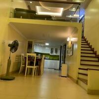 Cho thuê nhà riêng Hoàng quốc việt 5 tầng, oto đỗ cửa, full đồ