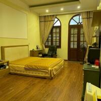 Cho thuê nhà riêng Hoàng quốc việt 5 tầng, oto đỗ cửa, full đồ
