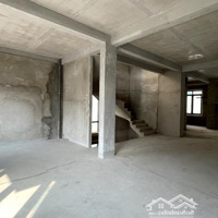 Cho Thuê Nhà Riêng 4 Phòng Ngủ 5 Vệ Sinh 546M2 Tại Vinhomes Golden River Ba Son, Q1, Hcm, 145 Triệu