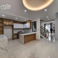 Trung Tâm Quận Long Biên-Nhỉnh 7 Tỷ Có Nhà Hơn 50 Chỉ Việc Sách Valy Về Ở-Ô Tô Đỗ Cửa 100M Ra Aeon