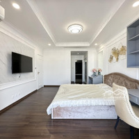 Chính Chủ Bán Gấp Căn Góc 180M, 3 Ngủ 3 Vệ Sinhtoà R2 Royal City. Liên Hệ: 0375122388