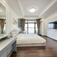 Chính Chủ Bán Gấp Căn Góc 180M, 3 Ngủ 3 Vệ Sinhtoà R2 Royal City. Liên Hệ: 0375122388