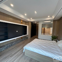 Bán Nhà Siêu Đẹp, Cự Khối, Full Nội Thất, Gara Thang Máy Chỉ Hơn 9 Ty
