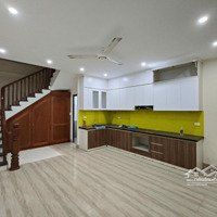 Trung Tâm Cầu Giấy - Nguyễn Ngọc Vũ. Chỉ Hơn 200 Triệu, 5Tầngmặt Tiền5M Ô Chờ Thang Máy Dân Xây Móng 7Tầng