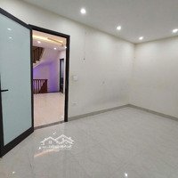 Trung Tâm Cầu Giấy - Nguyễn Ngọc Vũ. Chỉ Hơn 200 Triệu, 5Tầngmặt Tiền5M Ô Chờ Thang Máy Dân Xây Móng 7Tầng