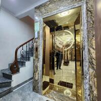 Bán  nhà Lô góc chính chủ. Ngõ Quỳnh  DT 39m  6 T  MT 5m  giá  9.5 tỷ Hai Bà Trưng 0947913839