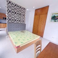 1 Phòng Ngủ Ban Công Ngay Quân Khu 7 - Nhà Thờ Ba Chuông - Lê Văn Sỹ - Chùa Vĩnh Nghiêm - Trường Sa